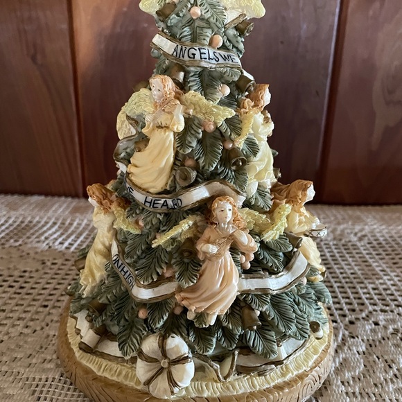 Angel Tree music plays Hark the Herald Angels Sing - Picture 2 of 4